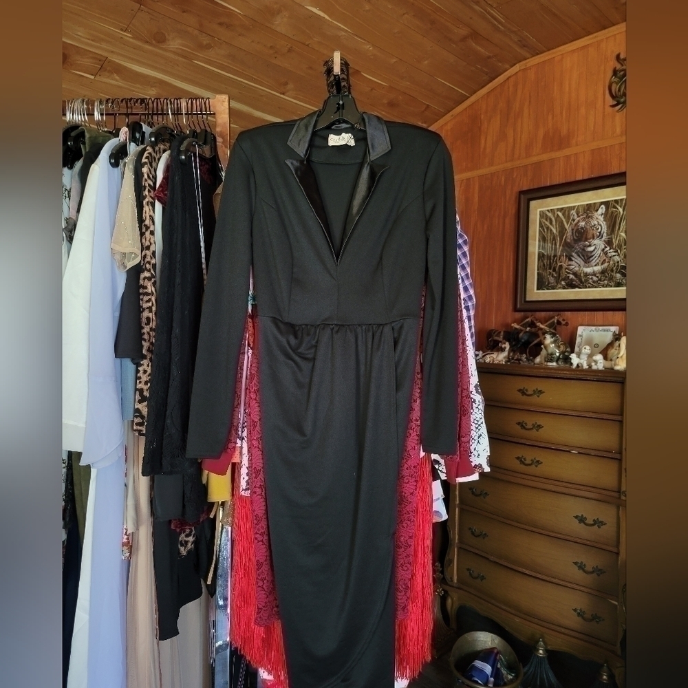 Nwt- CLUB LONDON, Silk Collar Ruched Split Dress. - Picture 3 of 13